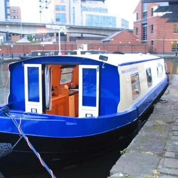 Houseboat Hotels